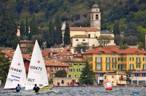 Torbole en arrière plan